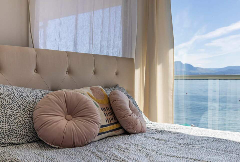 Okanagan Lakehouse With Private Dock - West Kelowna, Canada