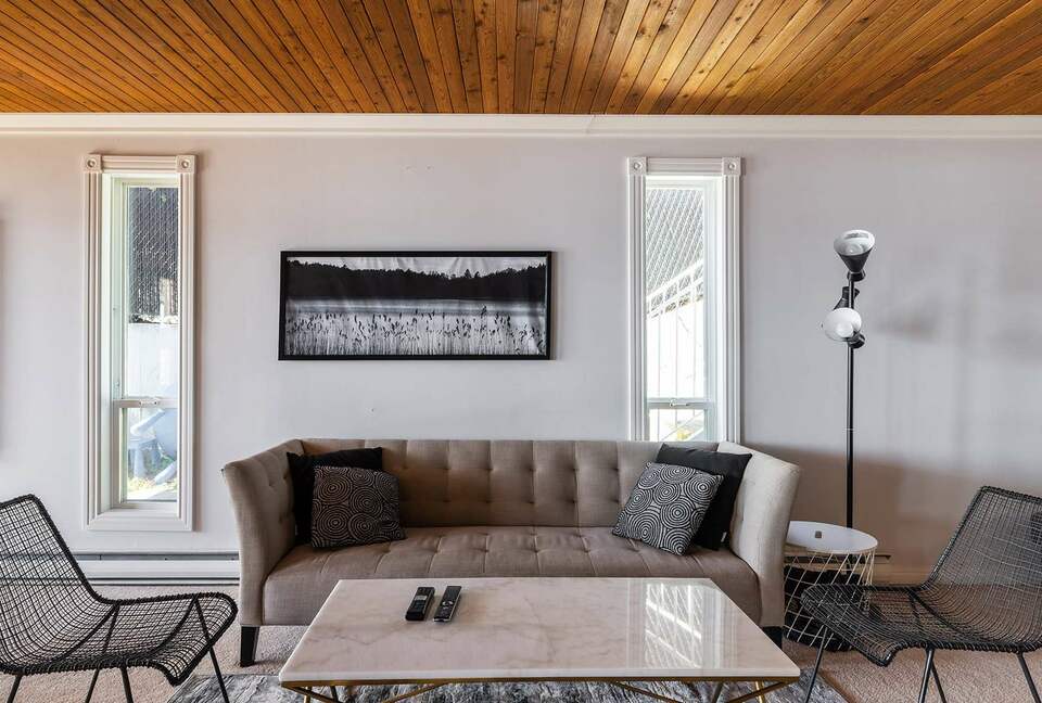 Okanagan Lakehouse With Private Dock - West Kelowna, Canada