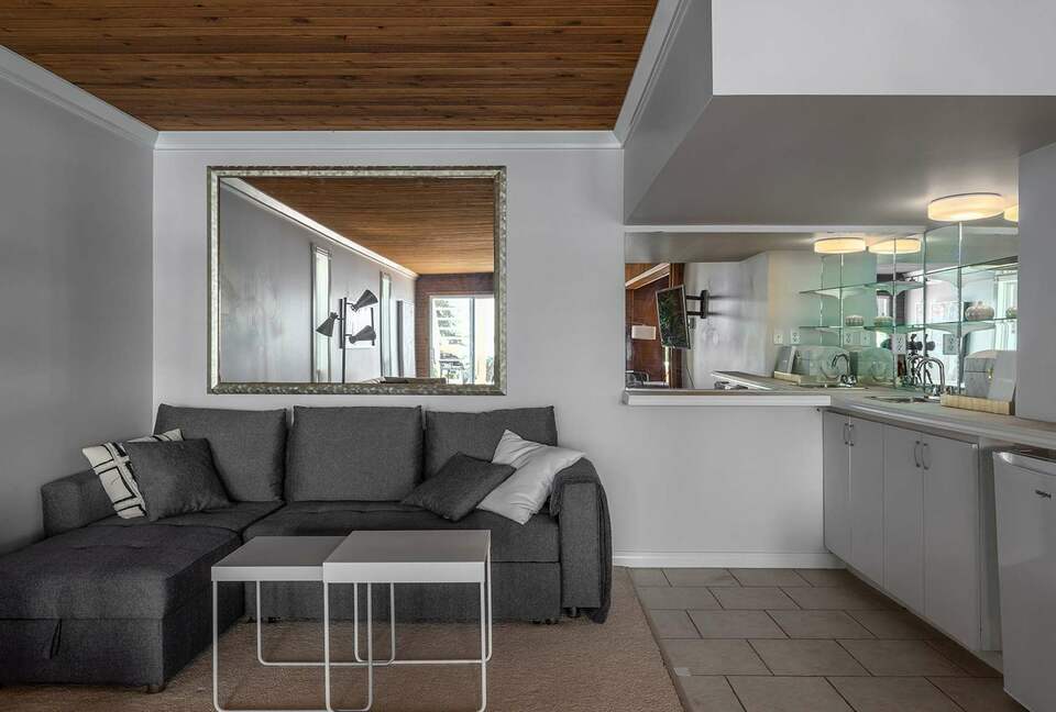 Okanagan Lakehouse With Private Dock - West Kelowna, Canada