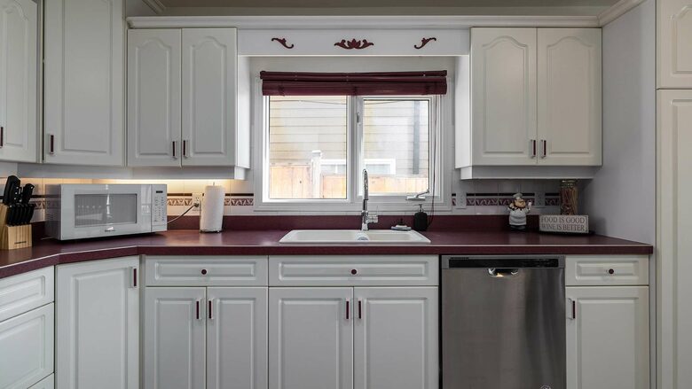 Okanagan Lakehouse With Private Dock - West Kelowna, Canada