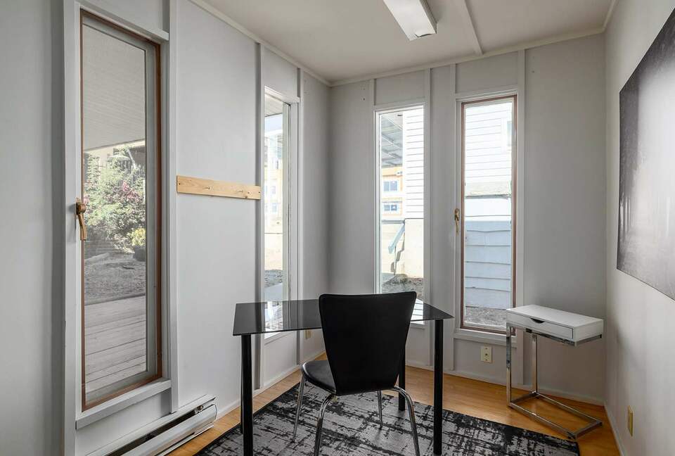 Okanagan Lakehouse With Private Dock - West Kelowna, Canada