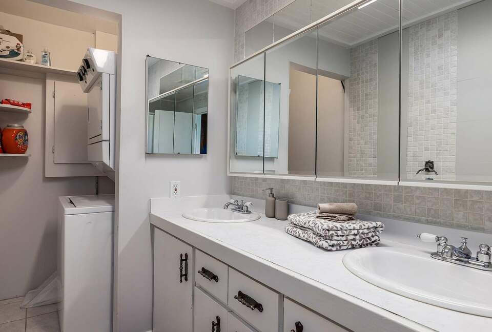 Okanagan Lakehouse With Private Dock - West Kelowna, Canada