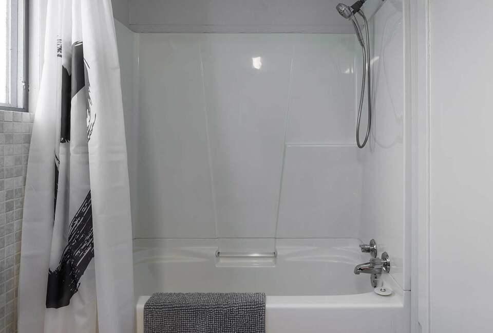 Okanagan Lakehouse With Private Dock - West Kelowna, Canada