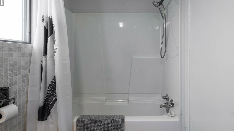 Okanagan Lakehouse With Private Dock - West Kelowna, Canada