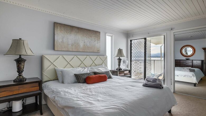 Okanagan Lakehouse With Private Dock - West Kelowna, Canada