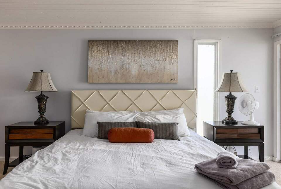 Okanagan Lakehouse With Private Dock - West Kelowna, Canada