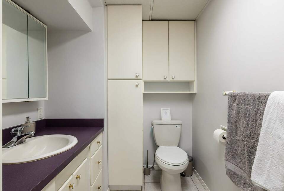 Okanagan Lakehouse With Private Dock - West Kelowna, Canada