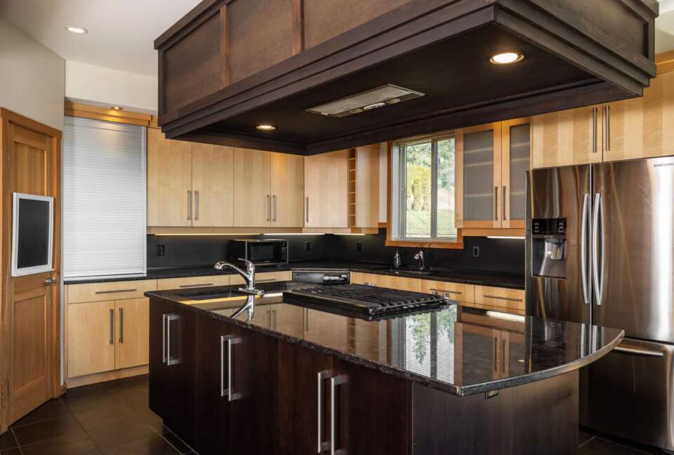 Wine Country Getaway with Sweeping Views of Okanagan Lake - West Kelowna, Canada