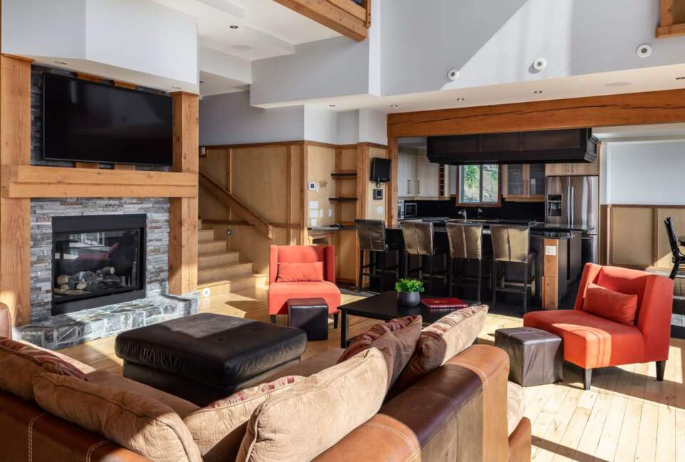 Wine Country Getaway with Sweeping Views of Okanagan Lake - West Kelowna, Canada