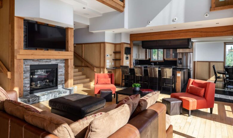 Wine Country Getaway with Sweeping Views of Okanagan Lake - West Kelowna, Canada