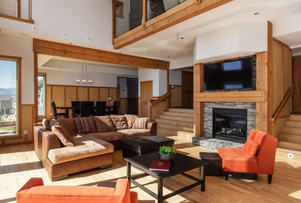 Wine Country Getaway with Sweeping Views of Okanagan Lake - West Kelowna, Canada