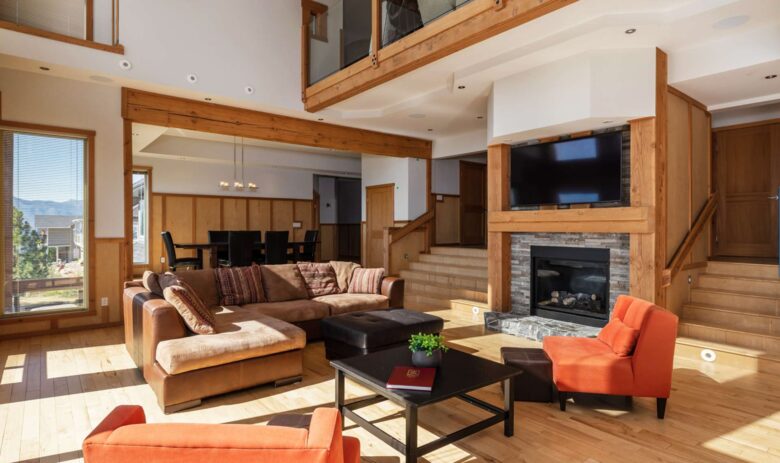 Wine Country Getaway with Sweeping Views of Okanagan Lake - West Kelowna, Canada