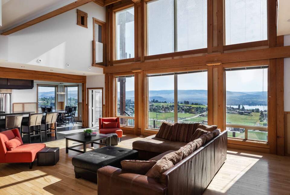 Wine Country Getaway with Sweeping Views of Okanagan Lake - West Kelowna, Canada