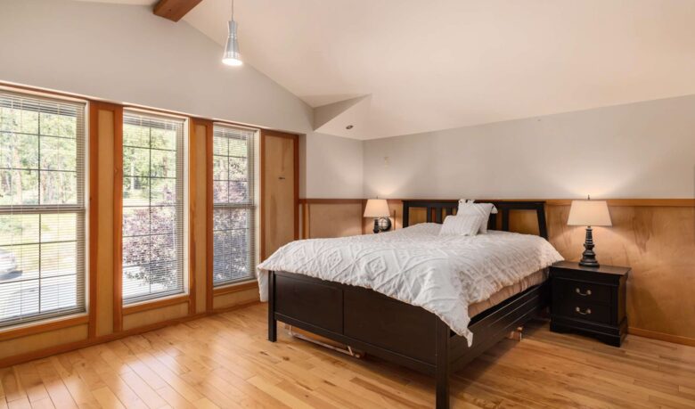 Wine Country Getaway with Sweeping Views of Okanagan Lake - West Kelowna, Canada