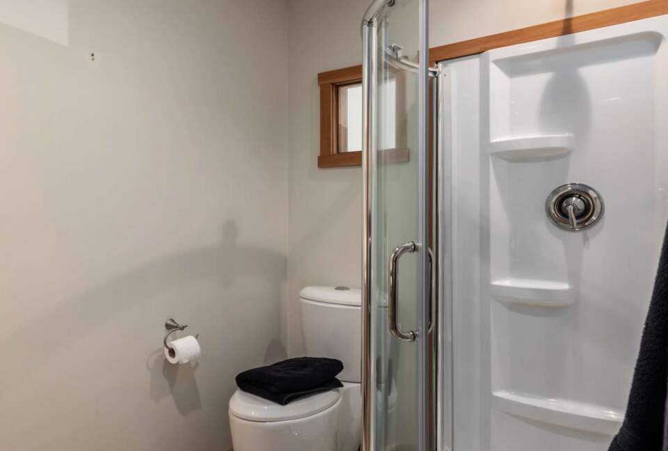 Wine Country Getaway with Sweeping Views of Okanagan Lake - West Kelowna, Canada