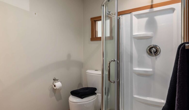 Wine Country Getaway with Sweeping Views of Okanagan Lake - West Kelowna, Canada