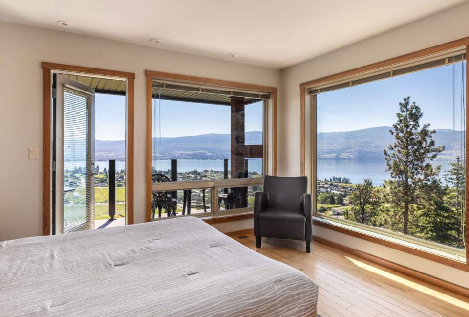 Wine Country Getaway with Sweeping Views of Okanagan Lake - West Kelowna, Canada