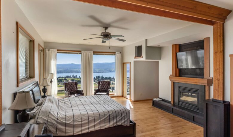 Wine Country Getaway with Sweeping Views of Okanagan Lake - West Kelowna, Canada