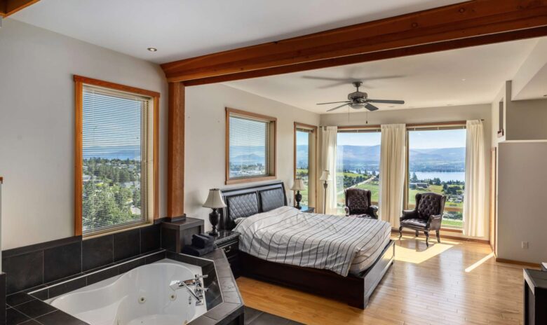 Wine Country Getaway with Sweeping Views of Okanagan Lake - West Kelowna, Canada