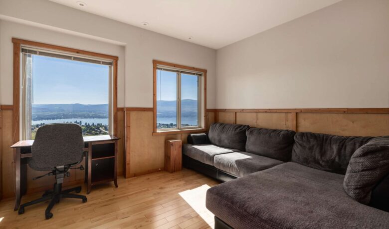 Wine Country Getaway with Sweeping Views of Okanagan Lake - West Kelowna, Canada