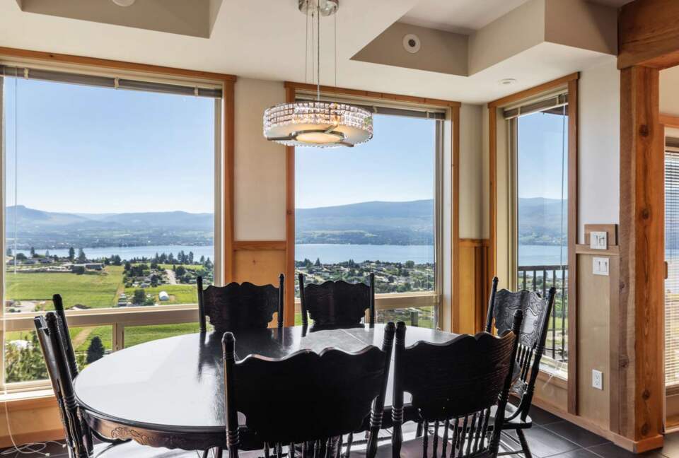 Wine Country Getaway with Sweeping Views of Okanagan Lake - West Kelowna, Canada