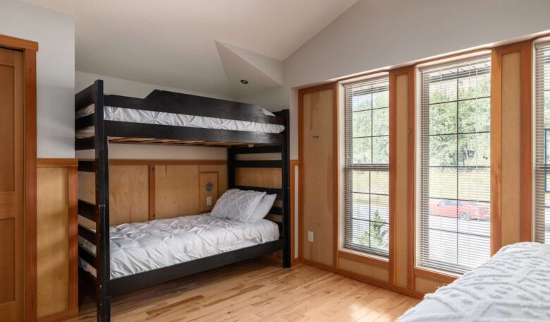 Wine Country Getaway with Sweeping Views of Okanagan Lake - West Kelowna, Canada