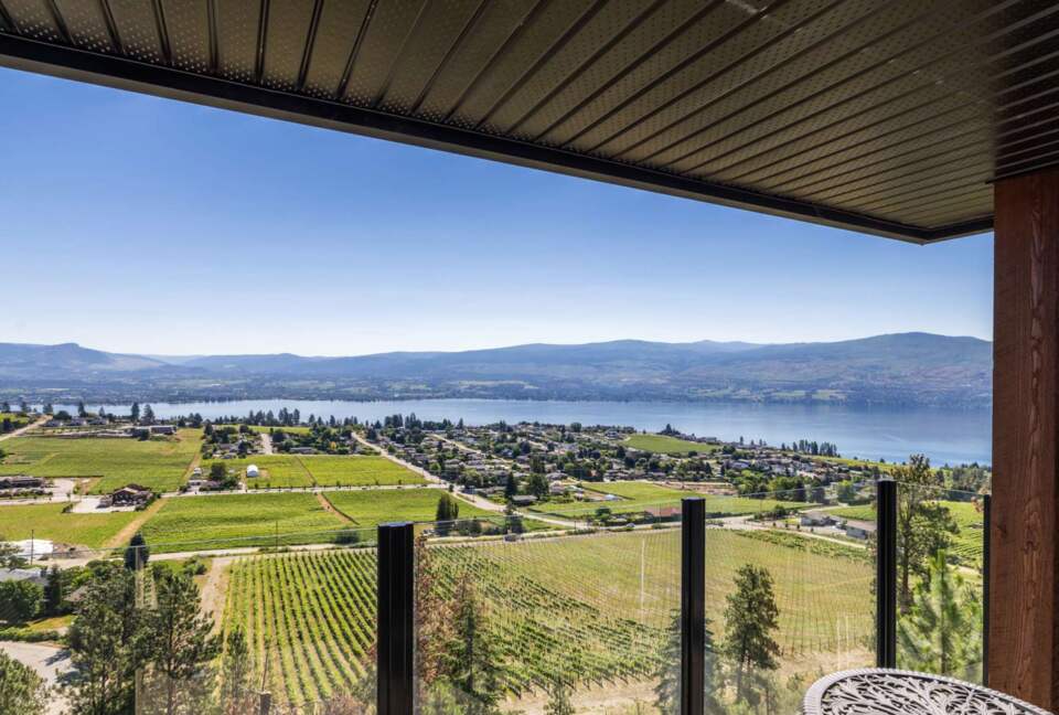 Wine Country Getaway with Sweeping Views of Okanagan Lake - West Kelowna, Canada