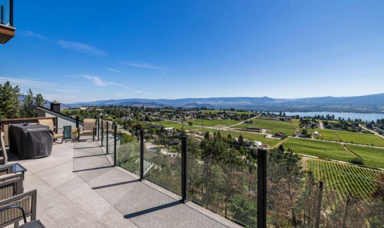 Wine Country Getaway with Sweeping Views of Okanagan Lake - West Kelowna, Canada