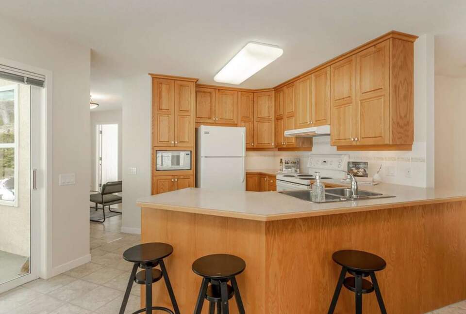 Picturesque Views of Okanagan Lake and Surrounding Vineyards - West Kelowna, Canada