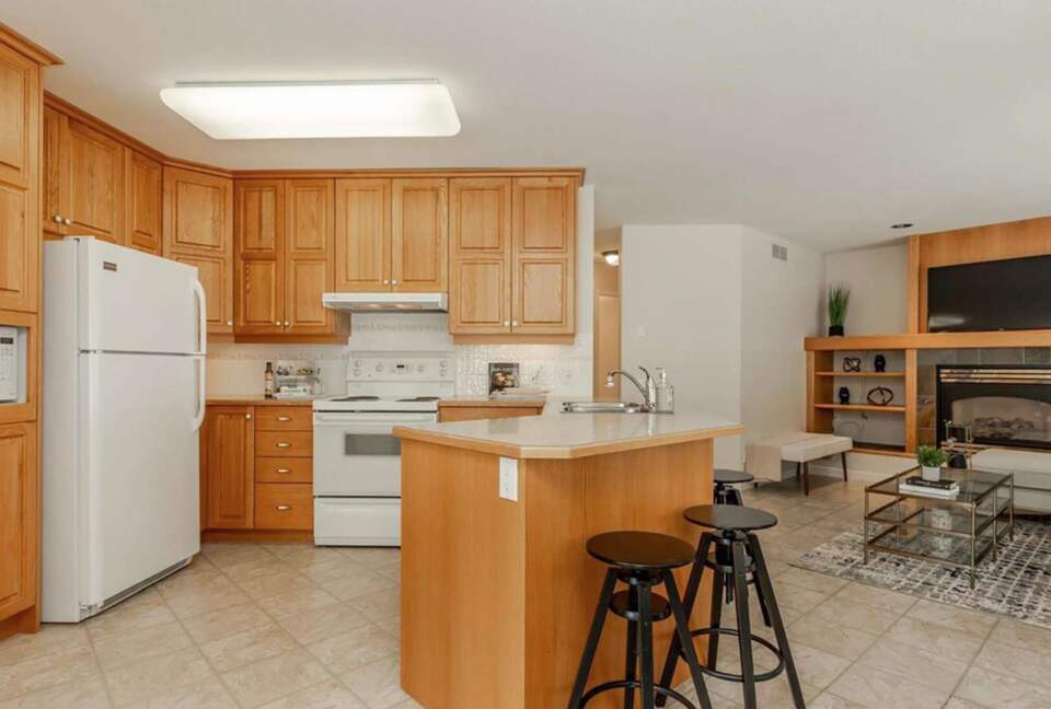 Picturesque Views of Okanagan Lake and Surrounding Vineyards - West Kelowna, Canada