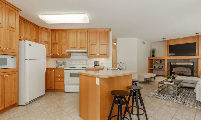 Picturesque Views of Okanagan Lake and Surrounding Vineyards - West Kelowna, Canada