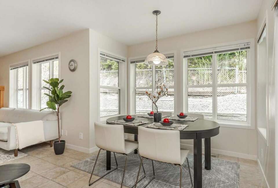 Picturesque Views of Okanagan Lake and Surrounding Vineyards - West Kelowna, Canada