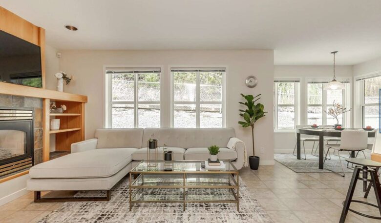 Picturesque Views of Okanagan Lake and Surrounding Vineyards - West Kelowna, Canada