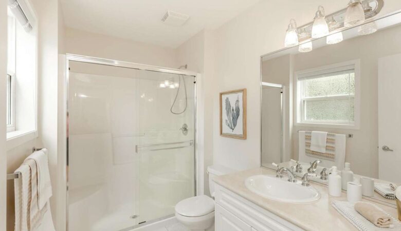 Picturesque Views of Okanagan Lake and Surrounding Vineyards - West Kelowna, Canada