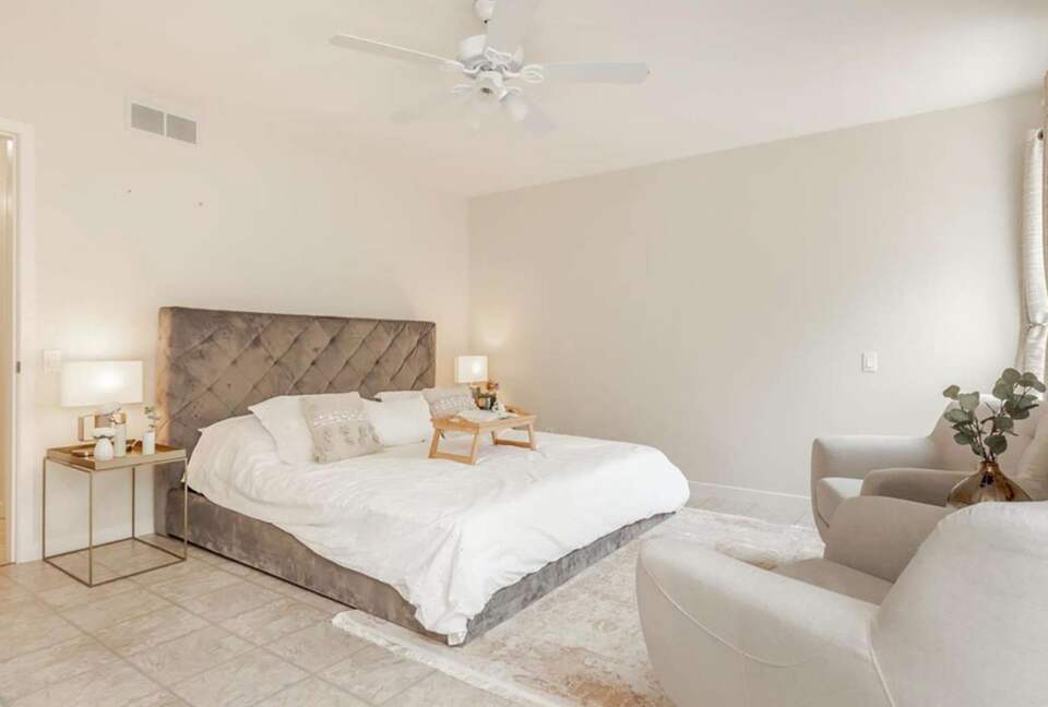 Picturesque Views of Okanagan Lake and Surrounding Vineyards - West Kelowna, Canada