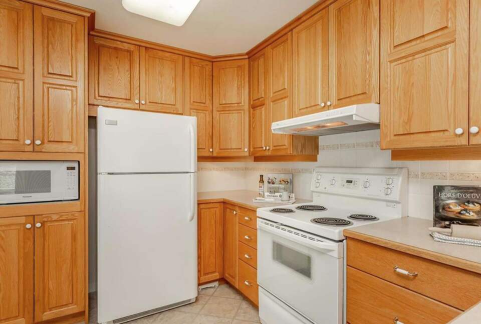 Picturesque Views of Okanagan Lake and Surrounding Vineyards - West Kelowna, Canada