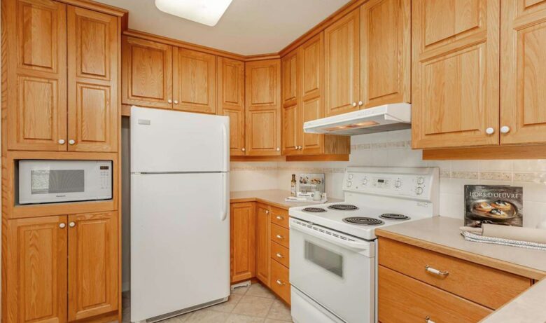 Picturesque Views of Okanagan Lake and Surrounding Vineyards - West Kelowna, Canada