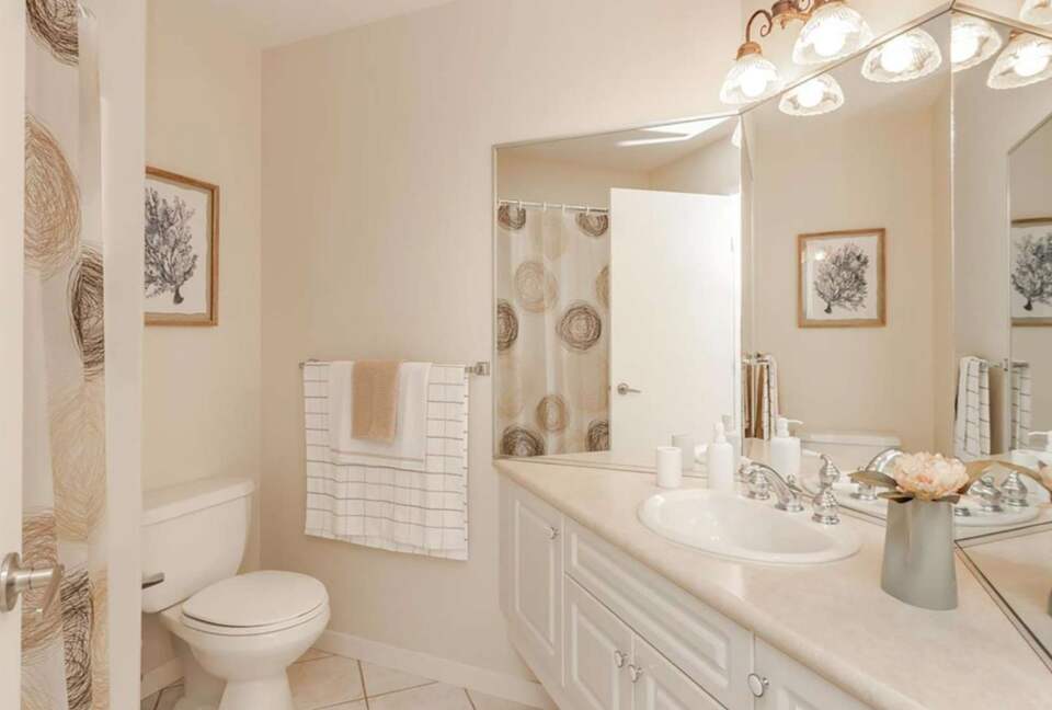 Picturesque Views of Okanagan Lake and Surrounding Vineyards - West Kelowna, Canada