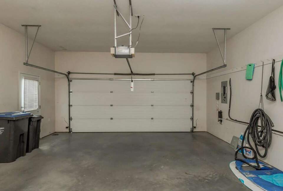 Picturesque Views of Okanagan Lake and Surrounding Vineyards - West Kelowna, Canada