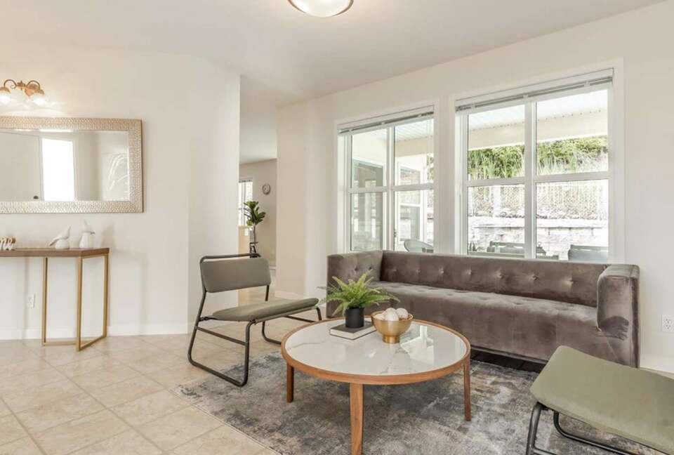 Picturesque Views of Okanagan Lake and Surrounding Vineyards - West Kelowna, Canada