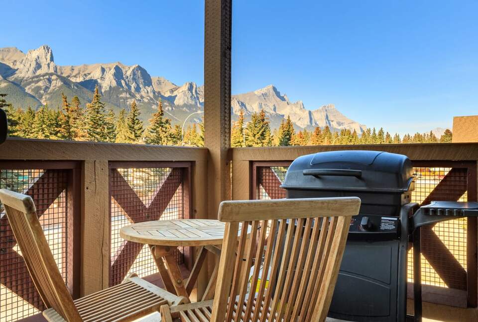 Canmore Mountain Escape with a Rooftop Hot Tub - Canmore, Canada