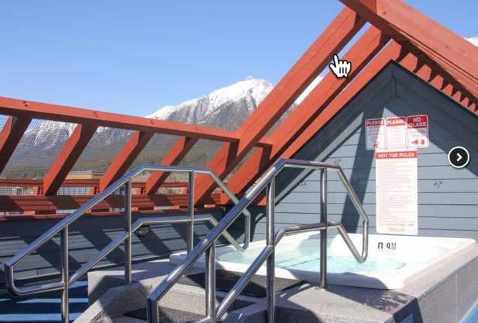 Canmore Mountain Escape with a Rooftop Hot Tub - Canmore, Canada