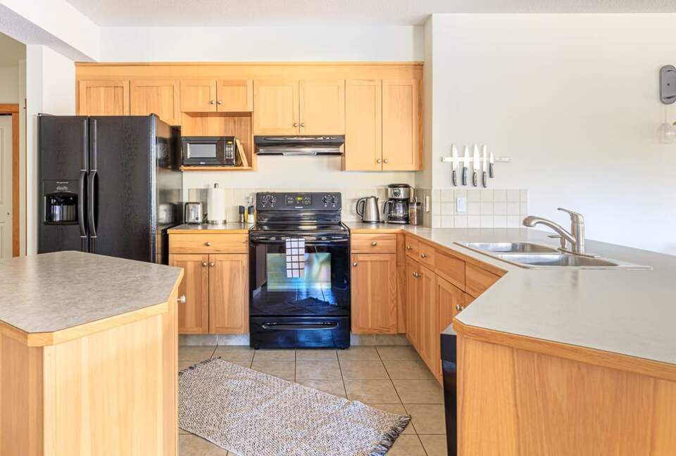 Canmore Mountain Escape with a Rooftop Hot Tub - Canmore, Canada