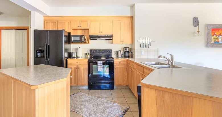 Canmore Mountain Escape with a Rooftop Hot Tub - Canmore, Canada