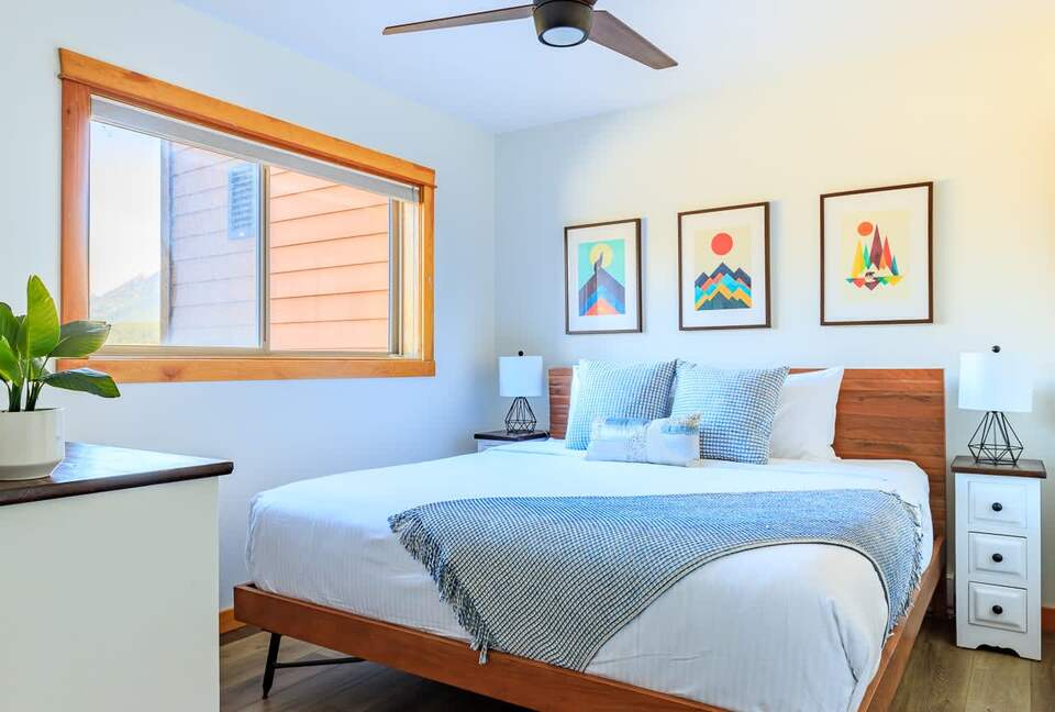 Canmore Mountain Escape with a Rooftop Hot Tub - Canmore, Canada