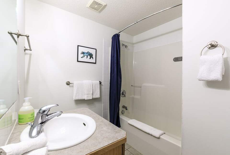 Canmore Mountain Escape with a Rooftop Hot Tub - Canmore, Canada