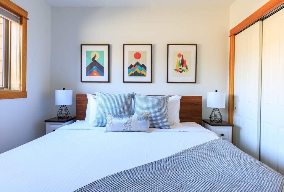 Canmore Mountain Escape with a Rooftop Hot Tub - Canmore, Canada