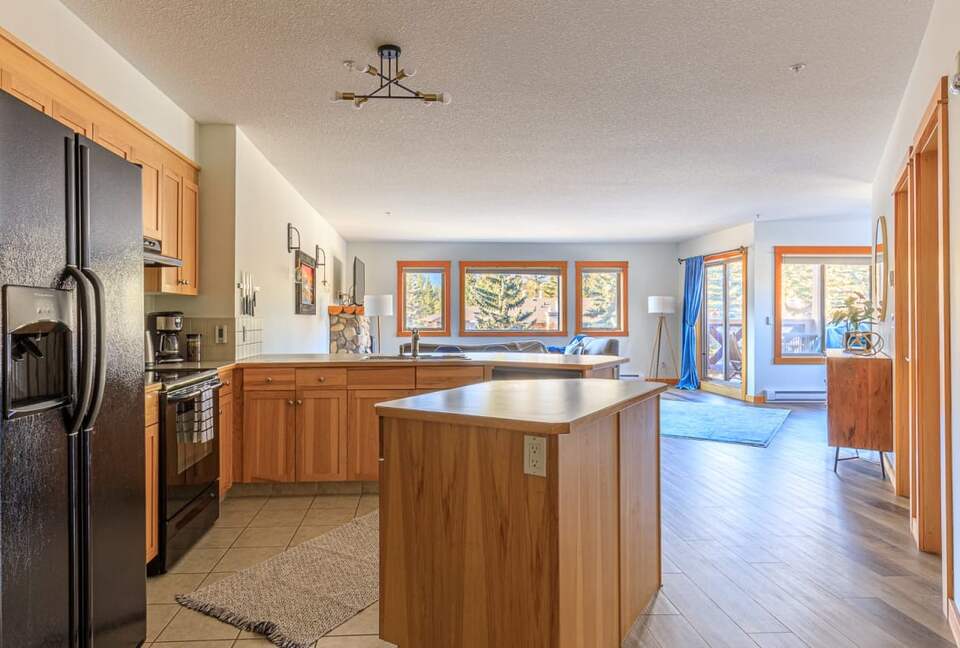 Canmore Mountain Escape with a Rooftop Hot Tub - Canmore, Canada