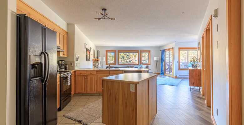 Canmore Mountain Escape with a Rooftop Hot Tub - Canmore, Canada