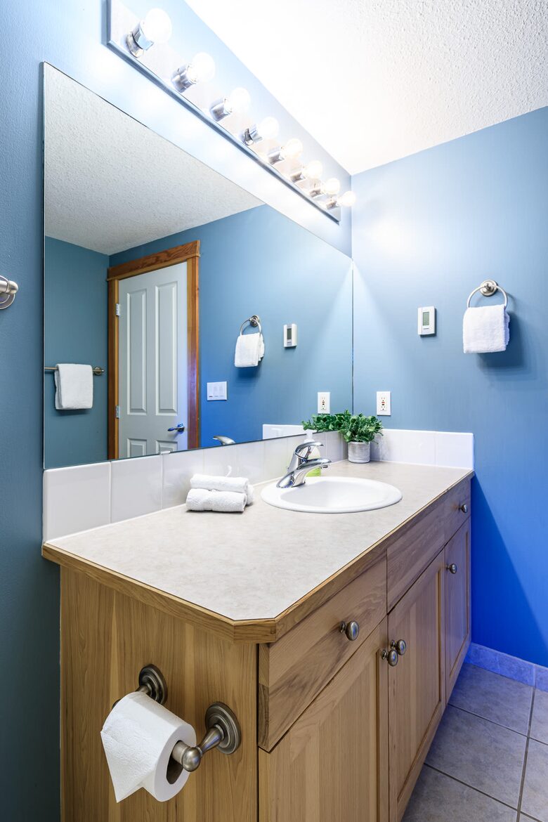 Canmore Mountain Escape with a Rooftop Hot Tub - Canmore, Canada